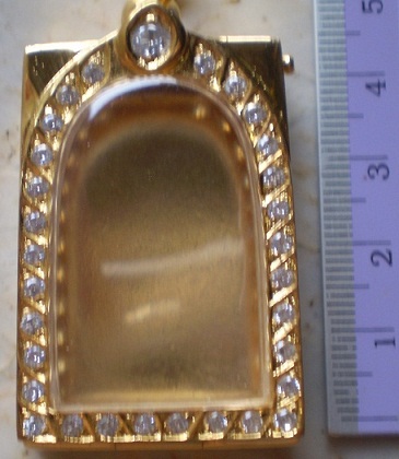 ตลับเงินขัดเงา  ล้อมเพชร  ชุบทองแท้ ใส่พระสมเด็จ  เคาะเดียว 