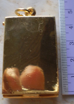 ตลับเงินขัดเงา  ล้อมเพชร  ชุบทองแท้ ใส่พระสมเด็จ  เคาะเดียว 