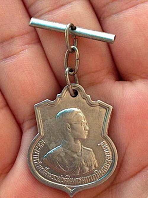 เหรียญในหลวงเสมา ครบ 3 รอบ มหาราช ปี 06 สวยเดิม ปลุกเสก พิธีใหญ่ ปี พ.ศ.ลึก ทรงคุณค่า หน้าสะสม