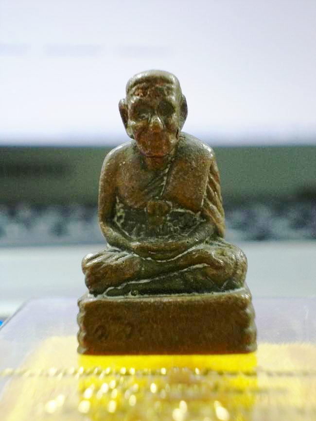 หลวงปู่ทวด วัดห้วยมงคล ลอยองค์เบ้าทุบ ตระกูลเศรษฐี เนื้อนวะโลหะ หมายเลข 1901