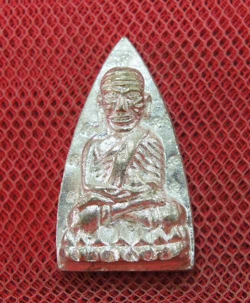 หลวงปู่ทวดหลังเตารีดหล่อโบราณวัดบวรนิเวศวิหาร เนื้อนวะโลหะแก่เงิน 12 โค๊ด หมายเลข 115 ปี 43