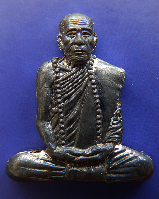 7.รูปเหมือนตัดชิดเนื้อตะกั่ว หลวงปู่คำบุ วัดกุดชมภู ตอกโค้ด พร้อมซอง+ใบแนบเดิม