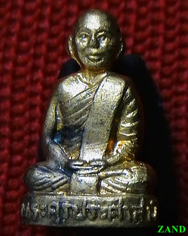 รูปเหมือนลอยองค์  ปั๊ม พระครูประศาสน์ ป๊๐๙  กระไหล๋ทอง สวย