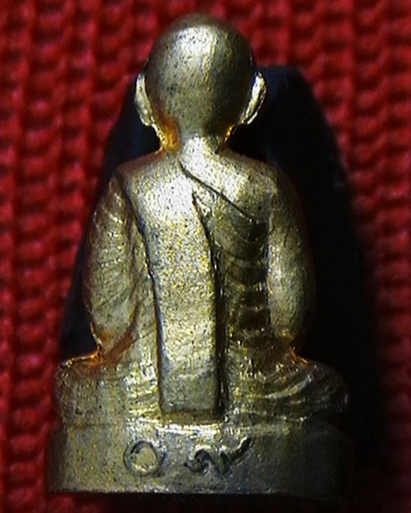 รูปเหมือนลอยองค์  ปั๊ม พระครูประศาสน์ ป๊๐๙  กระไหล๋ทอง สวย