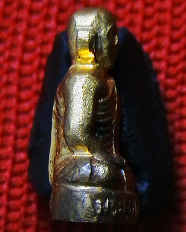 รูปเหมือนลอยองค์  ปั๊ม พระครูประศาสน์ ป๊๐๙  กระไหล๋ทอง สวย