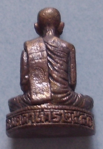 รูปหล่ออายุ ๘๘ ปี  เนื้อทองแดง  หลวงปู่ลือ  วัดป่านาทาม  จ.มุกดาหาร  ปี 2540