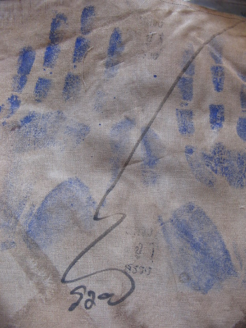 ผ้ายันต์ลายมือ หลวงปู่สรวง วัดไพรพัฒนา ออกที่วัดเลียบฯ ขนาด 9 x 9 นิ้ว ปี 39 มีจาร เคาะเดียวครับ #H