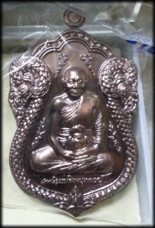 หลวงพ่อจรัญ วัดอัมพวัน เหรียญใบเสมาเศรษฐีใหญ่ นวะโลหะ สวย หมายเลข 610 