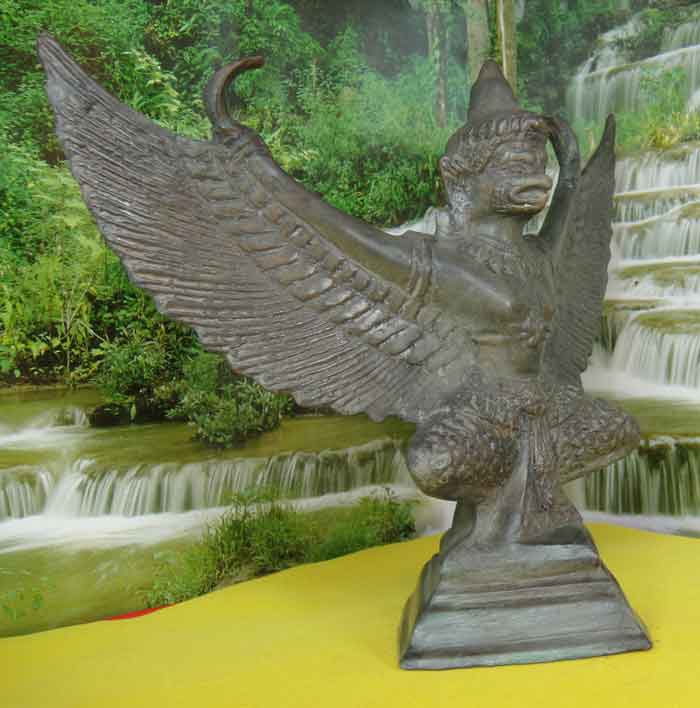 ((( วัดใจเคาะเดียว ๑๐ บาท แดง))) พญาครุฑ เนื้อทองเหลืองสนิมเขียว เครื่องหมายแห่งสิทธิอำนาจและความเป็