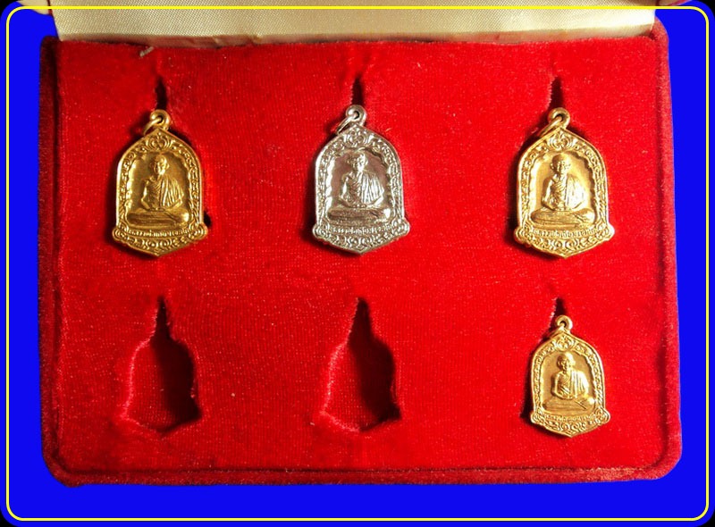 เหรียญ700ปี ลายสือไทย หลวงพ่อเกษม เขมโก ปี26 ชุดพิเศษกรรมการ