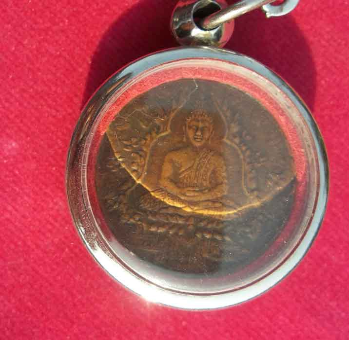 เหรียญพระแก้วมรกต 2475 เนื้อทองแดงใส่กรอบสวยงาม