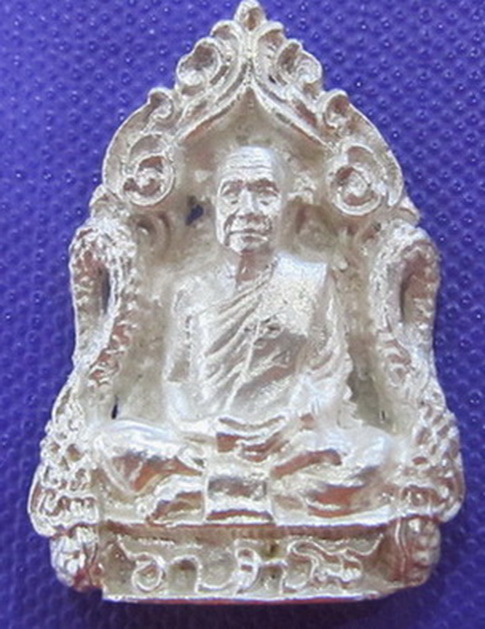 เหรียญพระอาจารย์ฝั้นรุ่น 111 เนื้อเงิน
