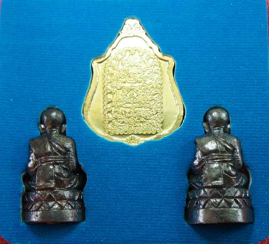 หลวงปู่ทวด หมื่นยันต์ รุ่นรวยหายห่วง ชุดพิเศษทอดกฐิน วัดช้างไห้ เนื้อฝาบาตลงยาสีเขียว หมายเลข 1002