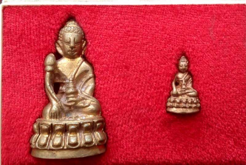 หลวงปู่ ญาท่านสวน วัดนาอุดม พระกริ่งสายรกพระพุทธเจ้า+ พระชัยวัฒย์ ปี 39สวยแชมป์ มีจารแบบนี้ หายาก