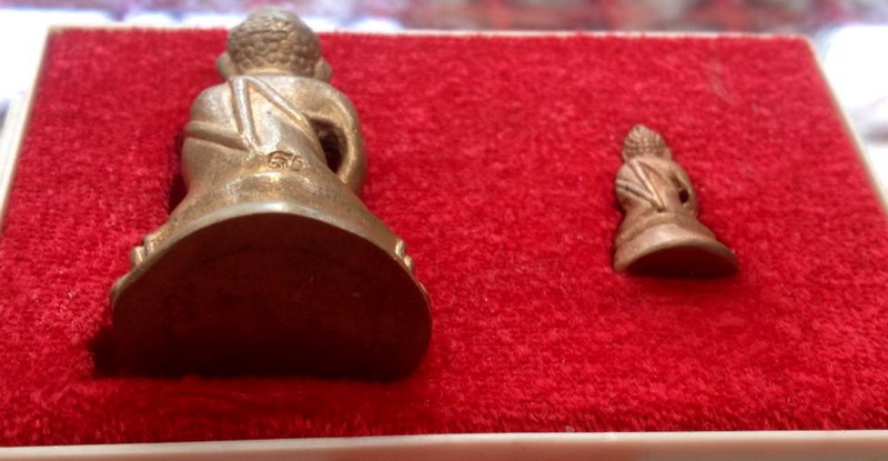 หลวงปู่ ญาท่านสวน วัดนาอุดม พระกริ่งสายรกพระพุทธเจ้า+ พระชัยวัฒย์ ปี 39สวยแชมป์ มีจารแบบนี้ หายาก