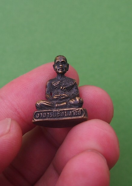 ***เริ่ม 10 บาท***เคาะเดียวแดง รูปหล่ออาจารย์...วัดแขมโค้ง นครสวรรค์