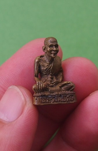 ***เริ่ม 10 บาท***เคาะเดียวแดง รูปหล่อหลวงปู่ศุข (2)