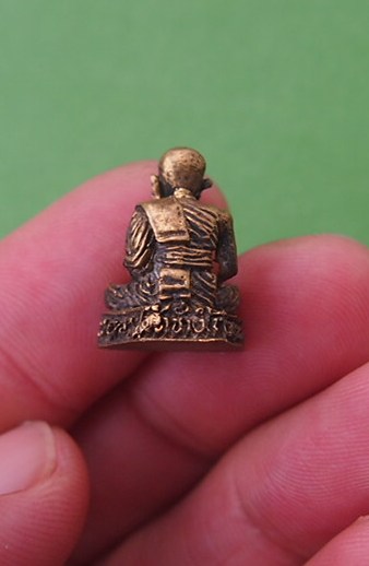 ***เริ่ม 10 บาท***เคาะเดียวแดง รูปหล่อหลวงปู่ทวด (ไม่ทราบที่)