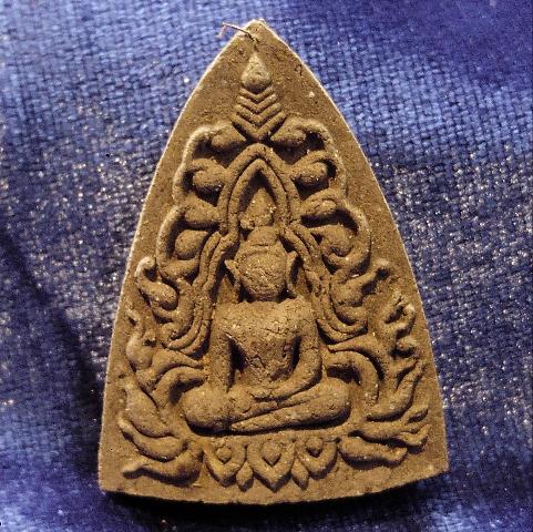 ขุนแผนเนื้อว่านผสมผงรกแมวหลวงปู่คำบุ (ไม้ตะเคียงทอง)