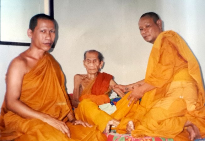 เหรียญหลวงปู่หมุนเนื้อตะกั่วหน้ากากสัมฤทธิ์ สุดยอดพระเกจิ อมตะเถระมาหาเถราจารย์