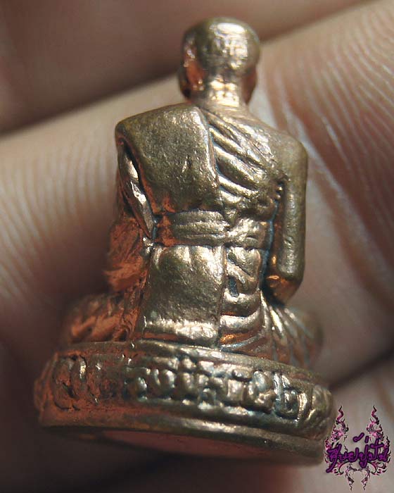 รูปหล่อลอยองค์ หลวงปู่คำบุ วัดกุดชมภู รุ่นสรงน้ำ52 เคาะเดียวครับ