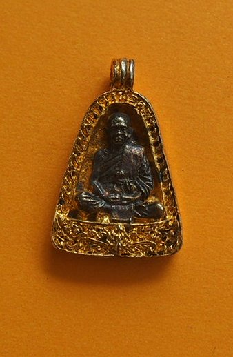 ***เริ่ม 10 บาท***เคาะเดียวแดง เหรียญจอบเล็กหลวงพ่อคูณ วัดบ้านไร่ (1)