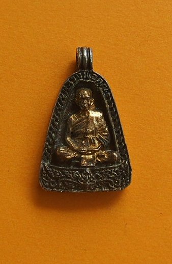 ***เริ่ม 10 บาท***เคาะเดียวแดง เหรียญจอบเล็กหลวงพ่อคูณ วัดบ้านไร่ (2) 