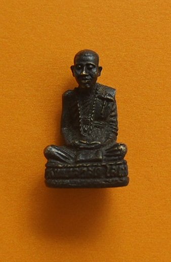 ***เริ่ม 10 บาท***เคาะเดียวแดง รูปหล่อหลวงสวัสดิ์ วัดห้วยตูม นครสวรรค์ รุ่น 1