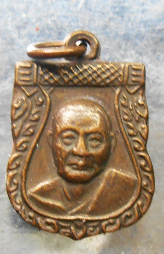 เหรียญเสมาเล็กหลวงพ่อเงินวัดดอนยายหอมสวยครับ