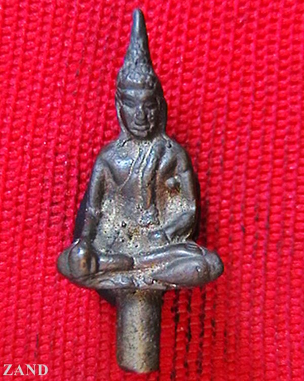 ยอดธงหลวงพ่อครึ้ม พิมพ์ใหญ่  เกศยาว เดื่อยยาว สภาพเดิมๆ น้ำทองตามซอกยังอยู่ครับ 