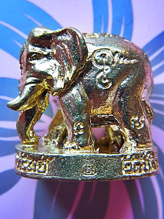 พลายโภคทรัพย์ (รุ่นแรก) ปลุกเสกโดยหลวงพ่อแถม วัดช้างแทงกระจาด จ. เพชรบุรี เนื้อทองเหลือง