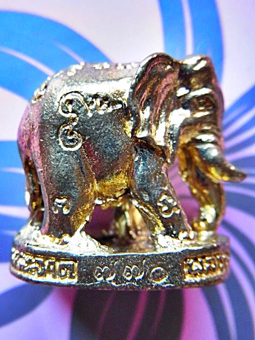 พลายโภคทรัพย์ (รุ่นแรก) ปลุกเสกโดยหลวงพ่อแถม วัดช้างแทงกระจาด จ. เพชรบุรี เนื้อทองเหลือง