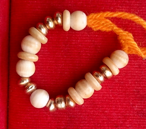 **เม็ดทอง 4 มิล **เม็ดงา 6 มิล***แวนงา 6 มิล   รับประกันทองและงาช้างแท้  แดงเคาะแรกแบ่งไปใช้ครับ