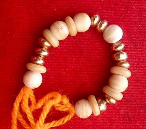 **เม็ดทอง 4 มิล **เม็ดงา 6 มิล***แวนงา 6 มิล   รับประกันทองและงาช้างแท้  แดงเคาะแรกแบ่งไปใช้ครับ