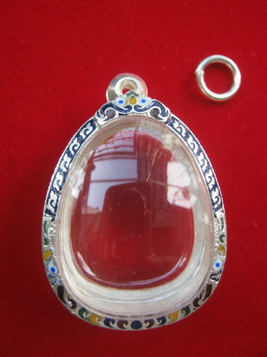 ตลับเงินแท้ แกะลาย ลงยา หลังเปิด ยกซุ้ม สำหรับใส่พระปิดตา ลป. โต๊ะ พิมพ์จัมโบ้ งานสวยๆๆ