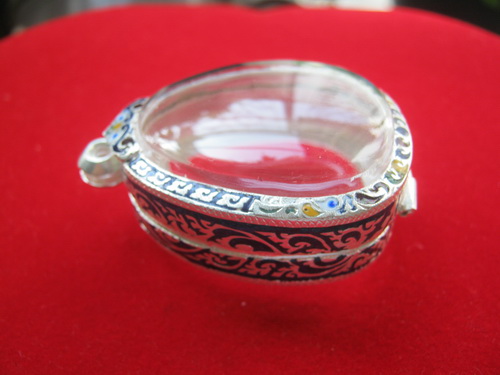 ตลับเงินแท้ แกะลาย ลงยา หลังเปิด ยกซุ้ม สำหรับใส่พระปิดตา ลป. โต๊ะ พิมพ์จัมโบ้ งานสวยๆๆ