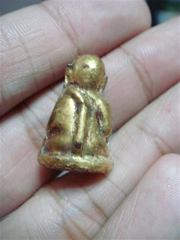 พระวัดเชิงท่า (พิมพ์เล็ก) ทาชาดแดง ปิดทอง พิมพ์พระสังกัจจายน์ สวยๆ (เคาะเดียว) 350 บาท