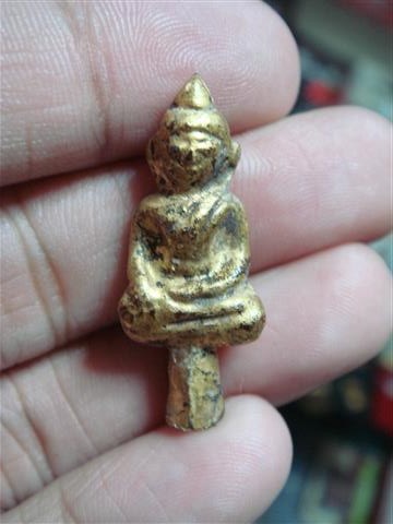 พระวัดเชิงท่า (พิมพ์เล็ก) ทาชาดแดง ปิดทอง พิมพ์พระยอดธง สวยๆ (เคาะเดียว) 350 บาท