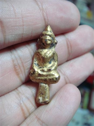 พระวัดเชิงท่า (พิมพ์เล็ก) ทาชาดแดง ปิดทอง พิมพ์พระยอดธง สวยๆ (เคาะเดียว) 350 บาท ( 2 )