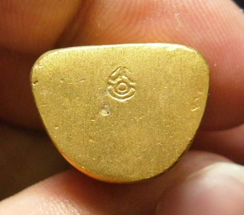 รูปหล่อในหลวงทรงผนวช วัดบวรนิเวศวิหาร 2508  กะหลั่ยทอง ฐานตอกโค๊ต