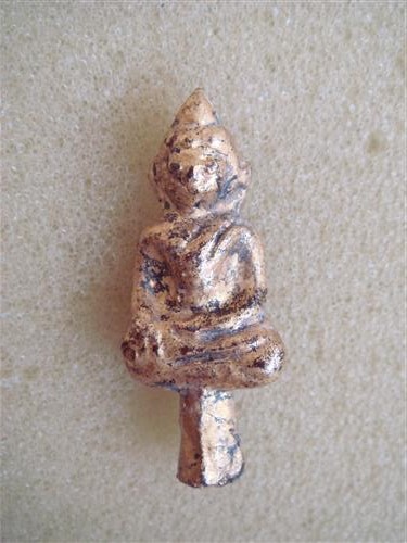 พระวัดเชิงท่า (พิมพ์เล็ก) ทาชาดแดง ปิดทอง พิมพ์พระยอดธง สวยๆ (เคาะเดียว) 350 บาท