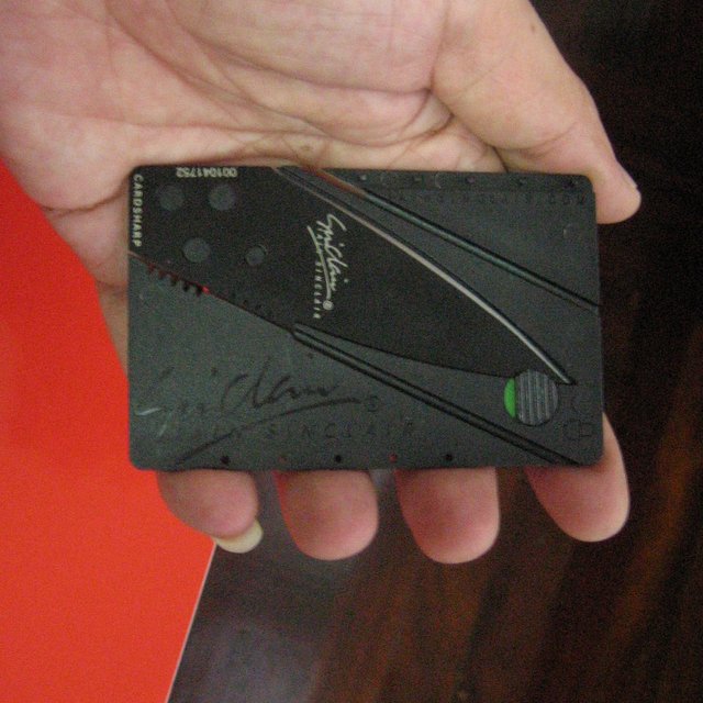 การด์มีดพก มีดพับ Card Sharp ลักษณะภาพนอกเป็นการ์ด ขนาดเท่าบัตรเครดิต หรือ ATM ทั่วไป 