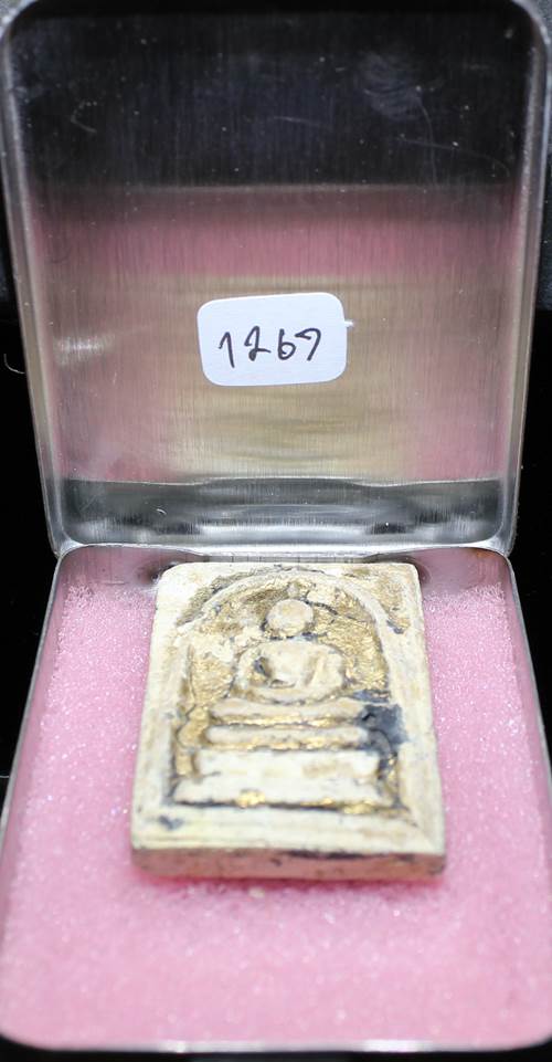 **สมเด็จพิมพ์ใหญ่ ลงรักปิดทองหลังติดแผ่นโลหะ จีวร 100 ปี สมเด็จญาณฯ เลข 1267 เคาะเดียวแดง**
