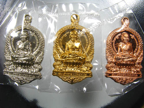 แจกทาน หลวงพ่อทวดนั่งพาน รุ่น 1 พุทธอุทยานฯ ชุดที่ 1