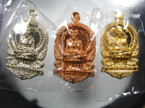 แจกทาน หลวงพ่อทวดนั่งพาน รุ่น 1 พุทธอุทยานฯ ชุดที่ 2