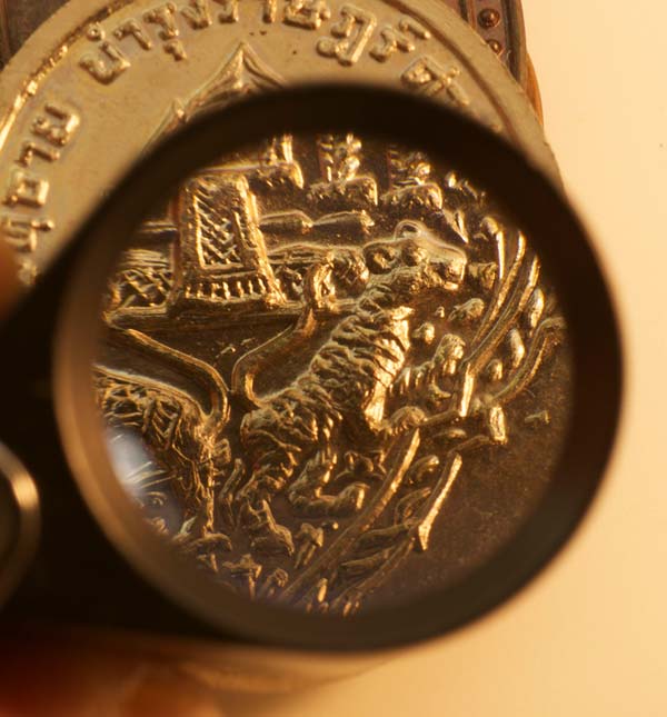 กล้องส่องพระ LEIKA สีเงิน10X18m.m.เลนส์แก้ว3ชั้นเคลือบมัลติโค๊ทให้ภาพมชัดเคาะเดียวแดง ส่งEMS