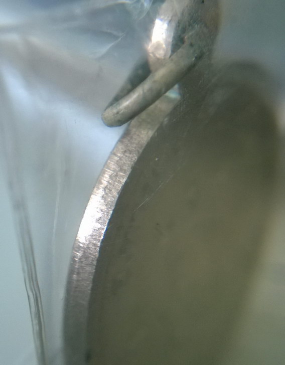 เหรียญรุ่นแรกหลวงพ่ออุ้น เนื้ออัลปาก้า มีรอยจารนะครับ