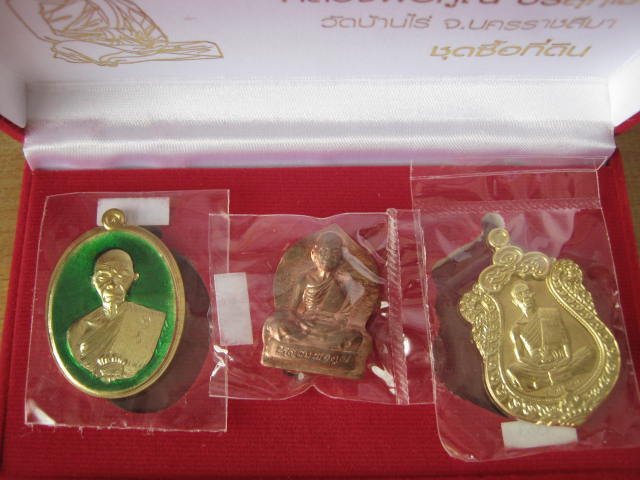 ปาฏิหาริย์ EOD กองบุญ ชุดซื้อท ี่ดิน รับพระ 3 องค์ 3 แบบ....กล่องเดิม 