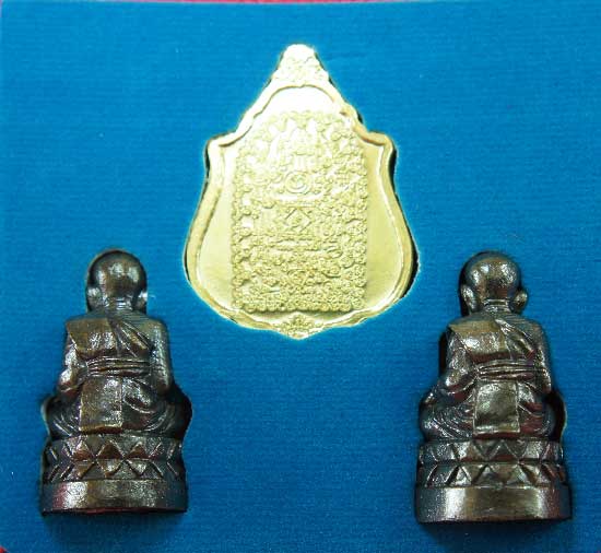 หลวงปู่ทวด หมื่นยันต์ รุ่นรวยหายห่วง ชุดพิเศษทอดกฐิน วัดช้างไห้ เนื้อฝาบาตลงยาสีแดง หมายเลข