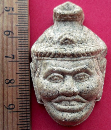10 บาท พระผงเศียรพ่อแก่  ** Pj542